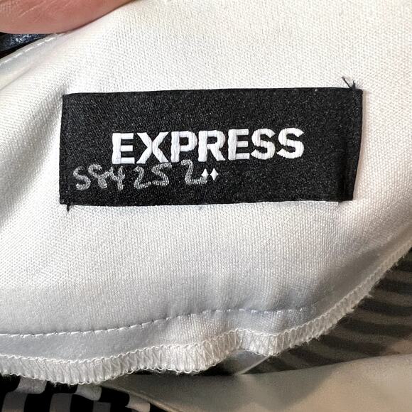 Express Black & White Striped High Rise Stretch Side Zip Culottes Women's Size 8 - Picture 6 of 8
